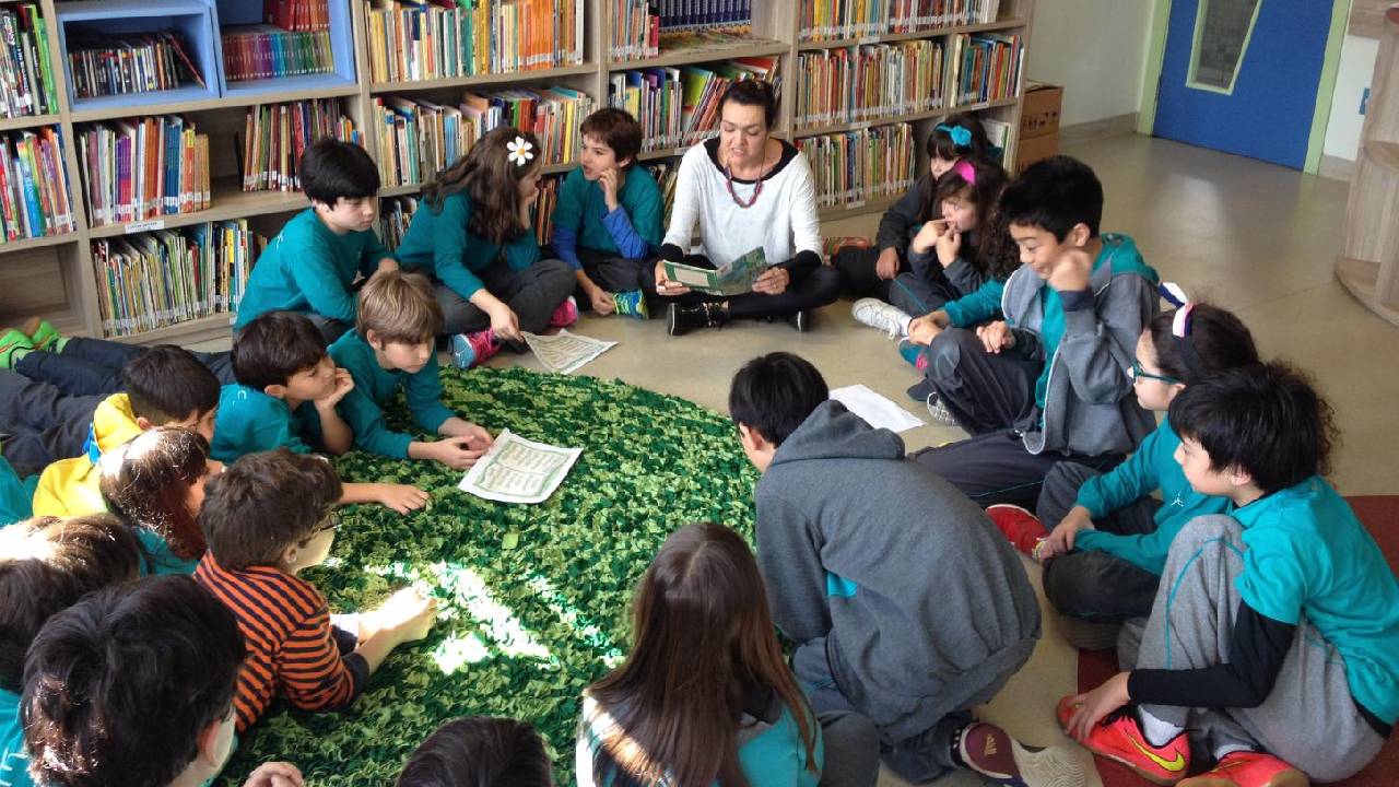 Biblioteca promove programação infantil com contação de histórias e oficina criativa no mês de abril