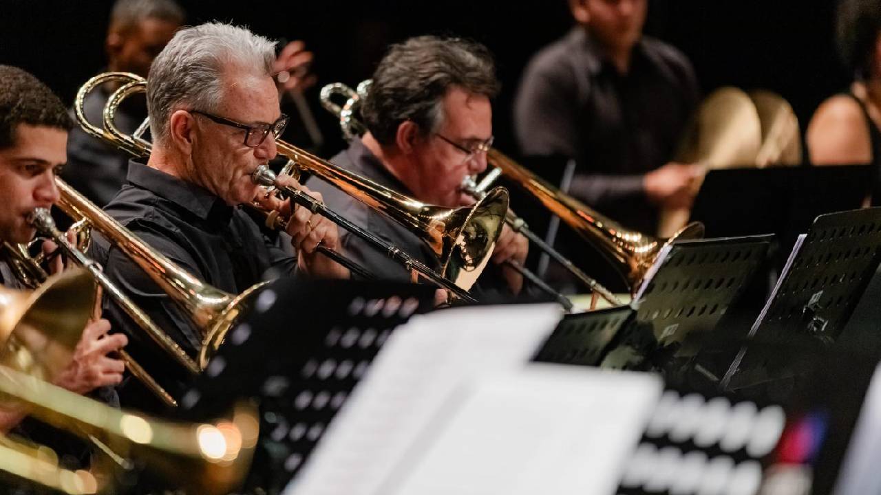 Big Band da Corporação Musical Villa-Lobos homenageia Frank Sinatra