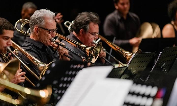 Big Band da Corporação Musical Villa-Lobos homenageia Frank Sinatra