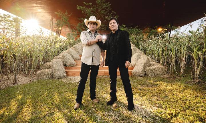 Chitãozinho & Xororó gravam audiovisual “Meninos de Roça” em momento intimista no interior de São Paulo