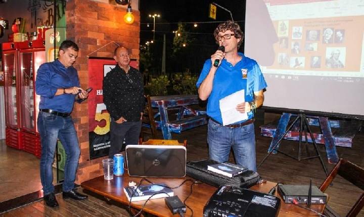 Com apoio do InovaEduK, Pint of Science transforma bares de Indaiatuba em espaços de ciência