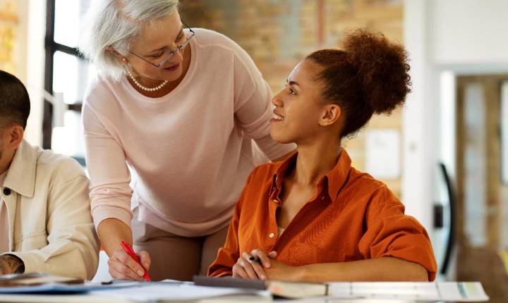 Entre estagiários e veteranos: como as empresas podem equilibrar gerações