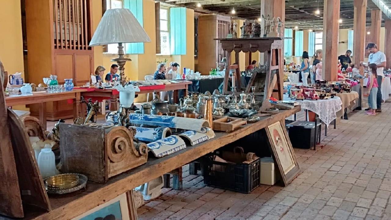 Feira de Antiguidades & Curiosidades movimenta o Espaço Fábrica São Luiz neste domingo em Itu