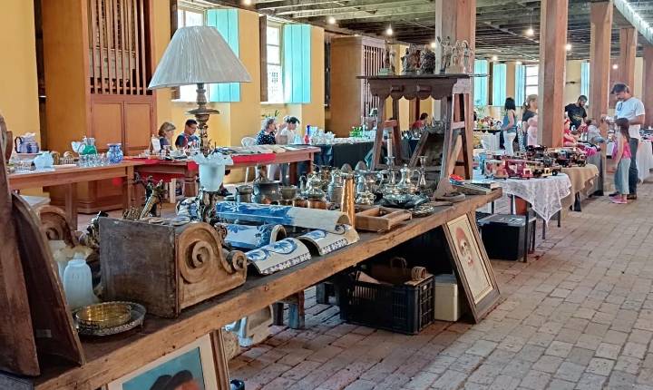 Feira de Antiguidades & Curiosidades movimenta o Espaço Fábrica São Luiz neste domingo em Itu
