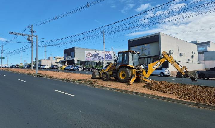 Implantação de vagas em 45º e ciclovia marcam nova fase da readequação da Av. Fábio Ferraz Bicudo