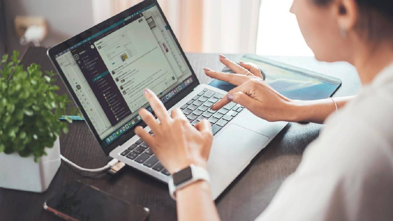 Inteligência artificial expõe desafio nas empresas: treinar equipes ou apenas cobrar adaptação