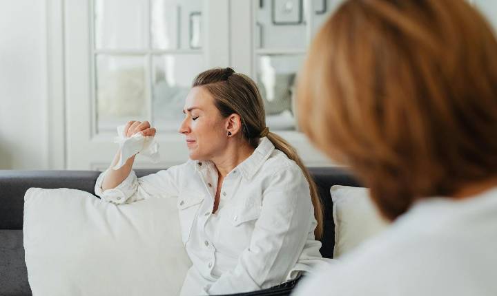Menopausa não é só calorão: insônia, ansiedade, e dor no corpo podem ser sinais