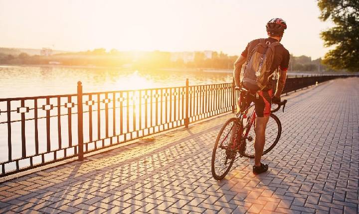 Pedalar faz bem ao coração, mas atenção aos riscos: cinco lesões comuns e como preveni-las