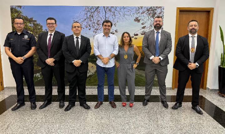 Prefeito Dr. Custódio Tavares recebe novos delegados e reforça integração das forças de segurança