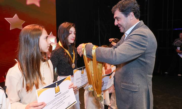 Prêmio Destaque Educação 2026 homenageia 231 estudantes da Rede Municipal
