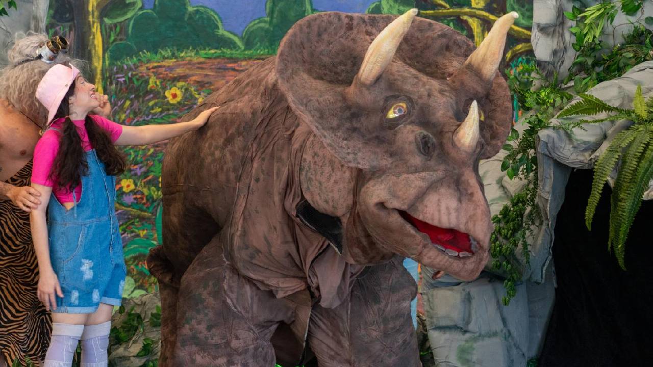 Projeto Palco Mágico leva para Indaiatuba o espetáculo Uma Aventura Jurássica