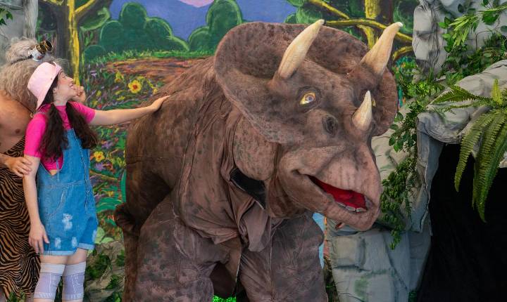 Projeto Palco Mágico leva para Indaiatuba o espetáculo Uma Aventura Jurássica
