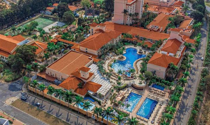 Royal Palm Plaza Resort leva experiência medieval para o feriado de 1º de Maio