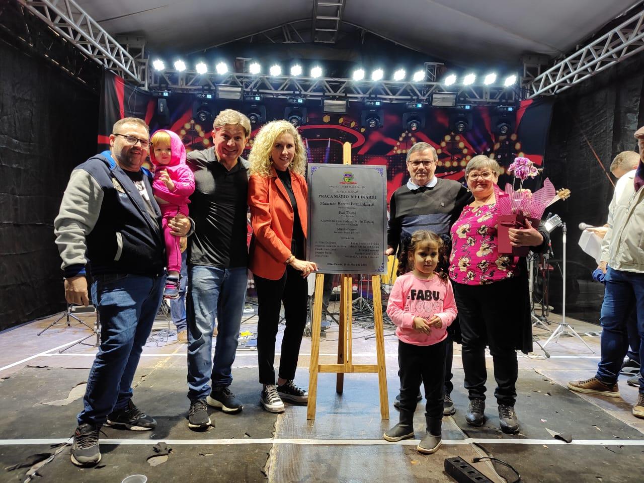 PRAÇA MARIO MALIKARDI FOI INAUGURADA COM GRANDE SUCESSO