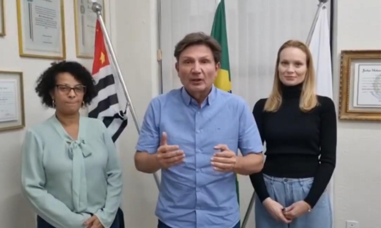 Baroni anuncia pagamento da 1ª parcela do 13º salário.