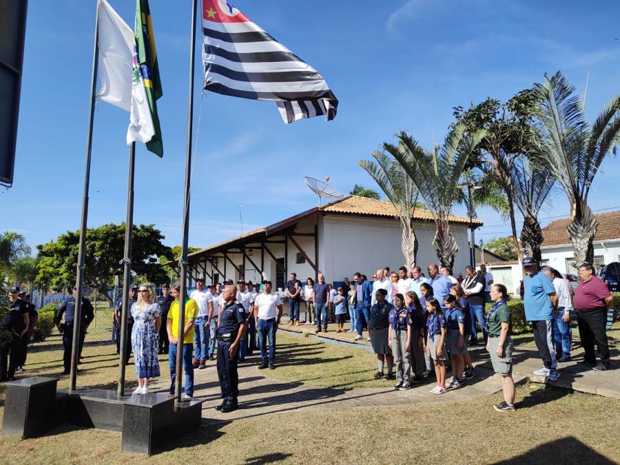 ELIAS FAUSTO COMEMORA O DIA DA INDEPENDÊNCIA COM ATO CÍVICO