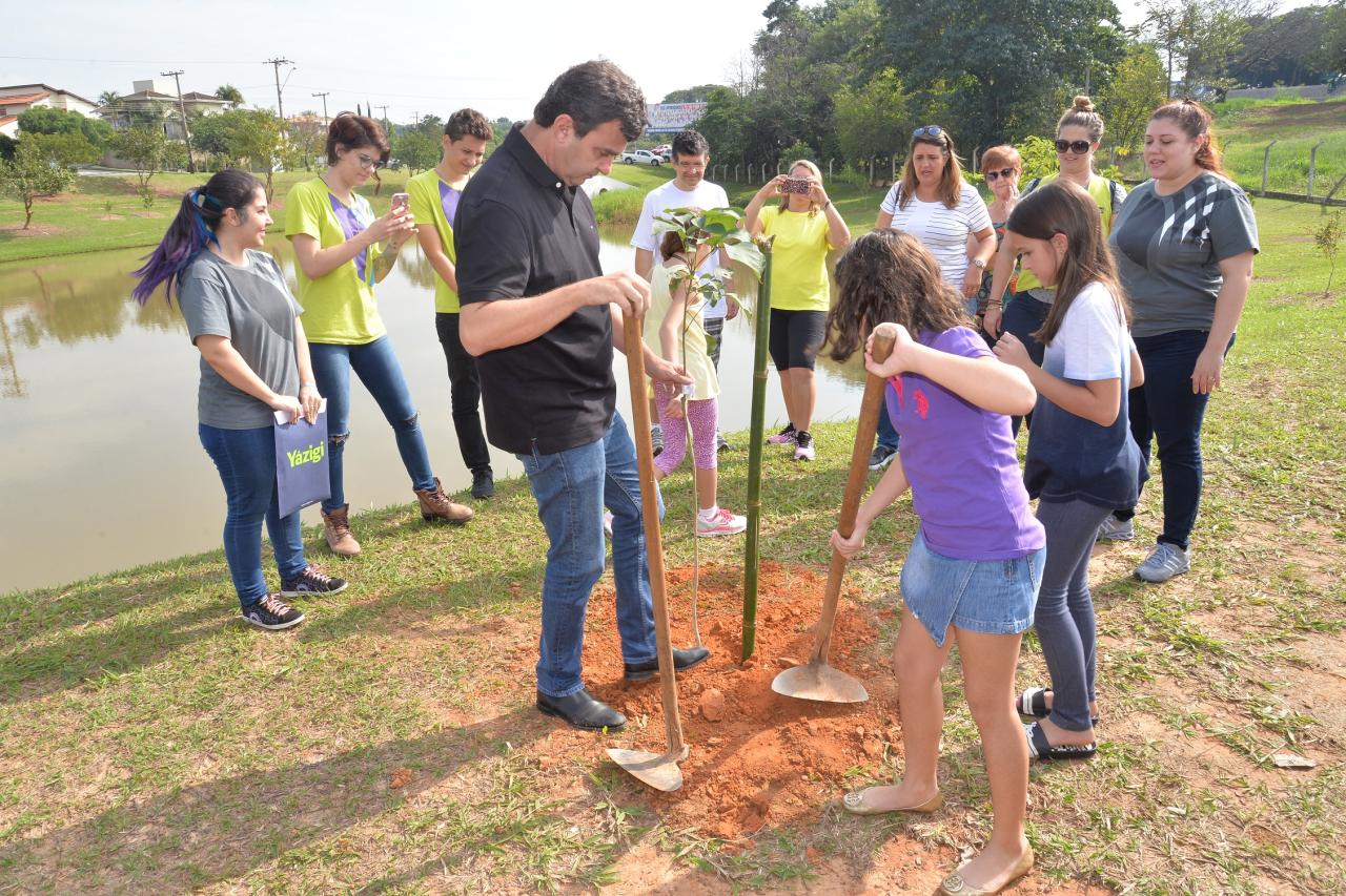 INDAIATUBA COMEMORA DIA DA ÁRVORE COM PLANTIO DE ÁRVORES