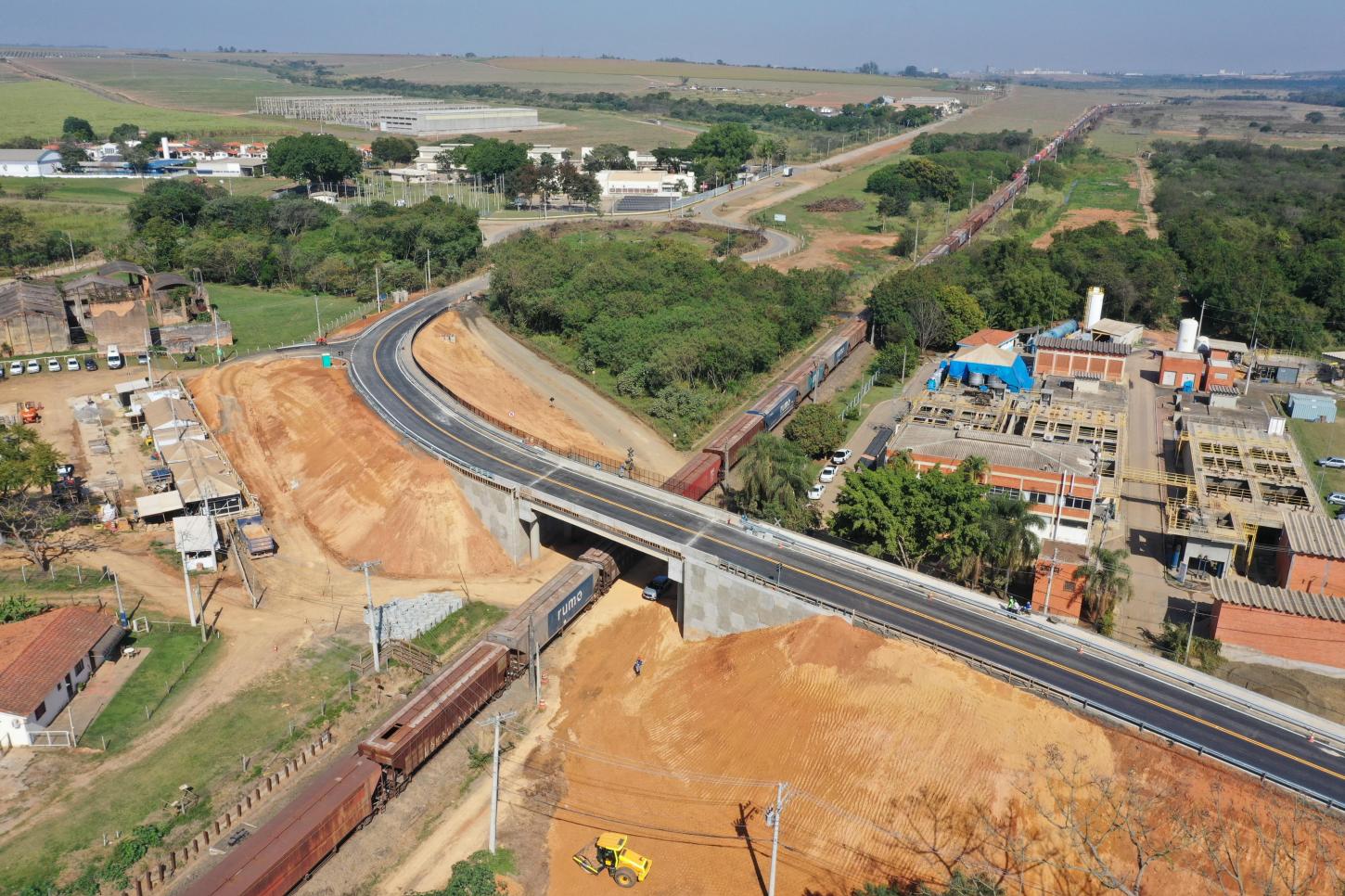 GASPAR ENTREGA O VIADUTO SOBRE FERROVIA NO PIMENTA