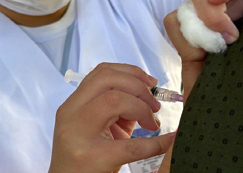 Secretaria de Saúde alerta sobre a importância da vacinação contra a Febre Amarela antes de viajar