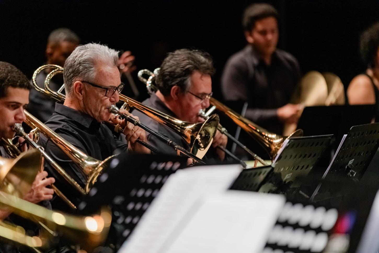 Big Band da Corporação Musical Villa-Lobos homenageia Frank Sinatra
