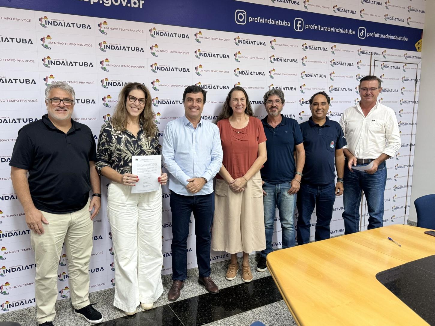 Prefeito Dr. Custódio assina contrato para manejo de capivaras e prevenção da febre maculosa