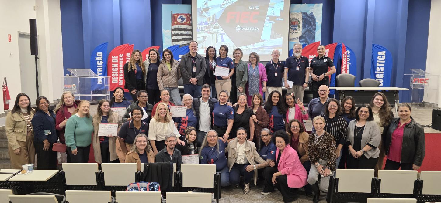 FIEC entrega certificação do Programa Mulheres Mil do curso de Recepcionista de Eventos