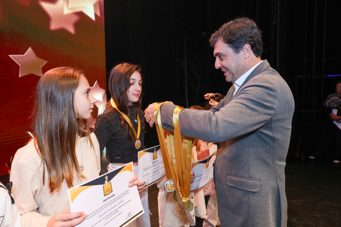 Prêmio Destaque Educação 2026 homenageia 231 estudantes da Rede Municipal