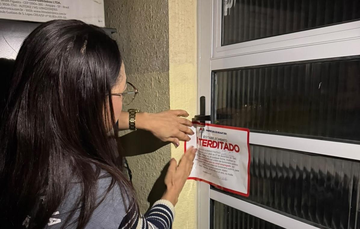 Clínica de estética clandestina é interditada após ação conjunta da Vigilância Sanitária e Taxas e Posturas