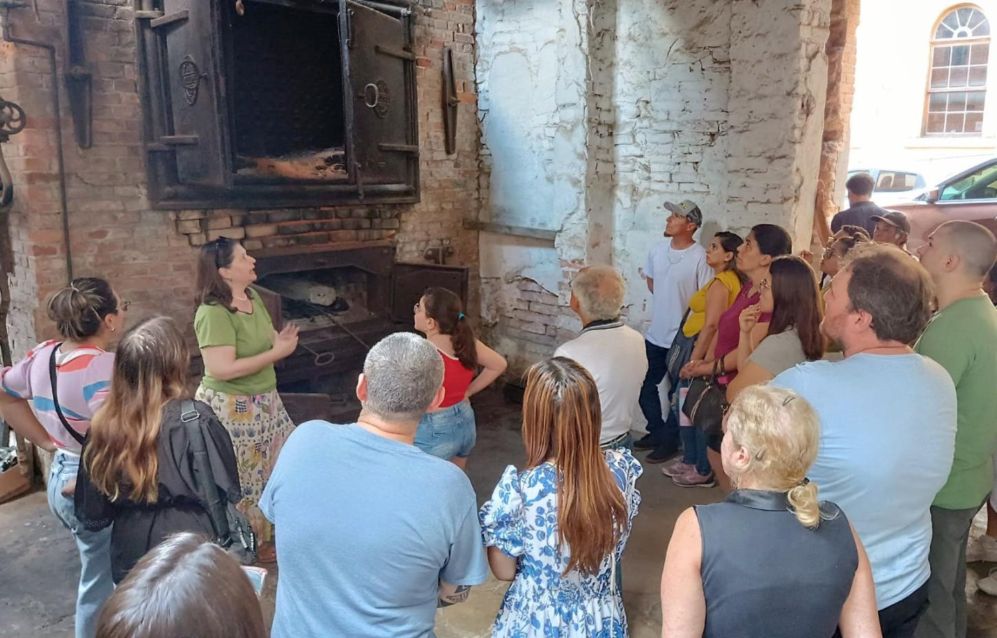Feira de Antiguidades & Curiosidades valoriza história, cultura e colecionismo em Itu