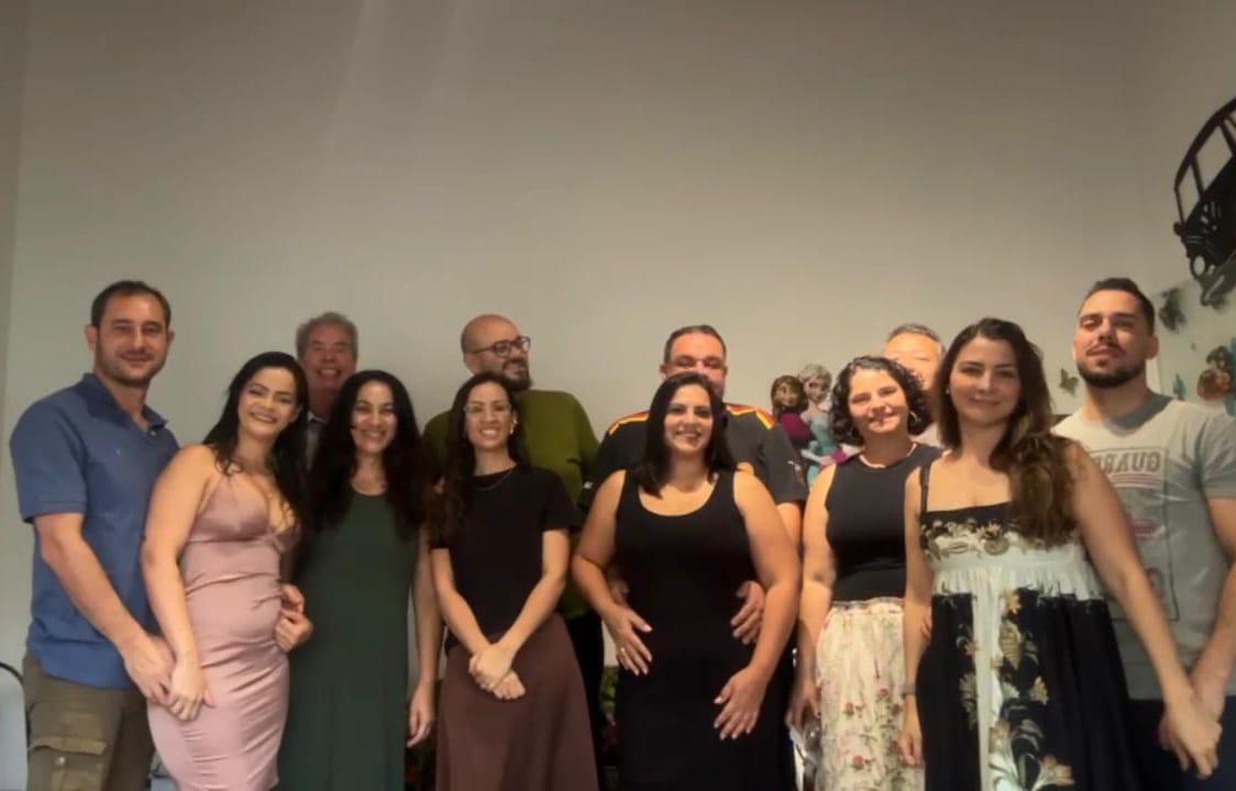 Encontro de casais discutem sobre as dificuldades e estratégias no convívio a dois.