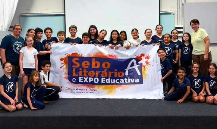 Alunos do Colégio Almeida Júnior arrecadam livros para o tradicional Sebo Literário