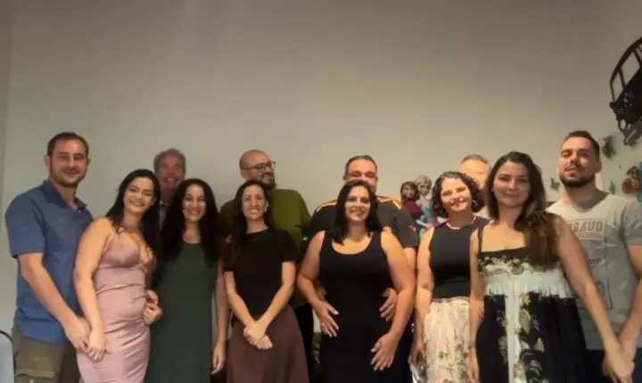 Encontro de casais discutem sobre as dificuldades e estratégias no convívio a dois.