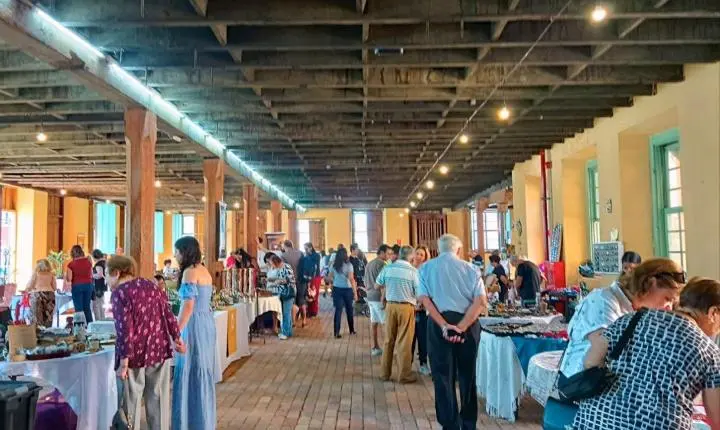 Espaço Fábrica recebe Feira de Antiguidades & Curiosidades neste domingo em Itu