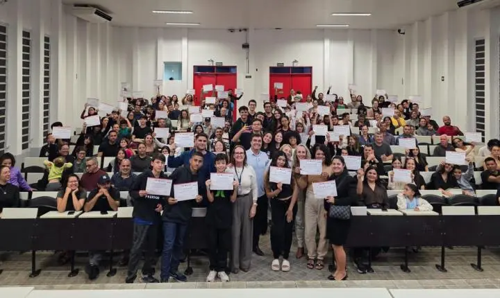 Fiec entrega cerca de 200 certificados do Programa de Educação Digital