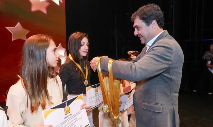 Prêmio Destaque Educação 2026 homenageia 231 estudantes da Rede Municipal