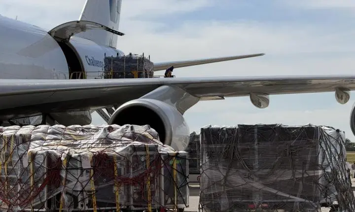 Viracopos recebe 6 aeronaves com um total de 522 toneladas de equipamentos do cantor Harry Styles   